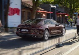 Porsche-Panamera-4S-Executive-2.jpg