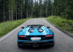 Lamborghini-Aventador-S-Roadster-3.jpg