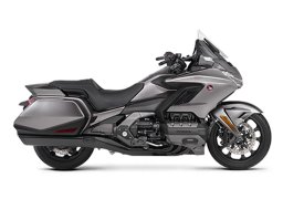 Honda_gold_wing_2018_2.jpg